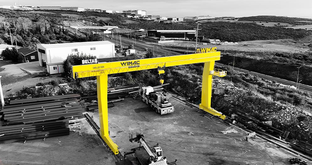 Козловой кран L-образного типа