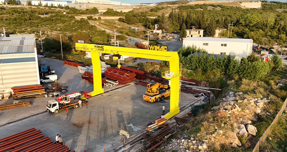 Козловой кран L-образного типа